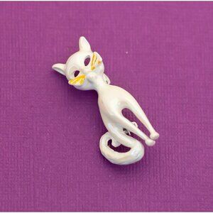 Vintage Mid Century Glossy White Cat Brooch - Q9